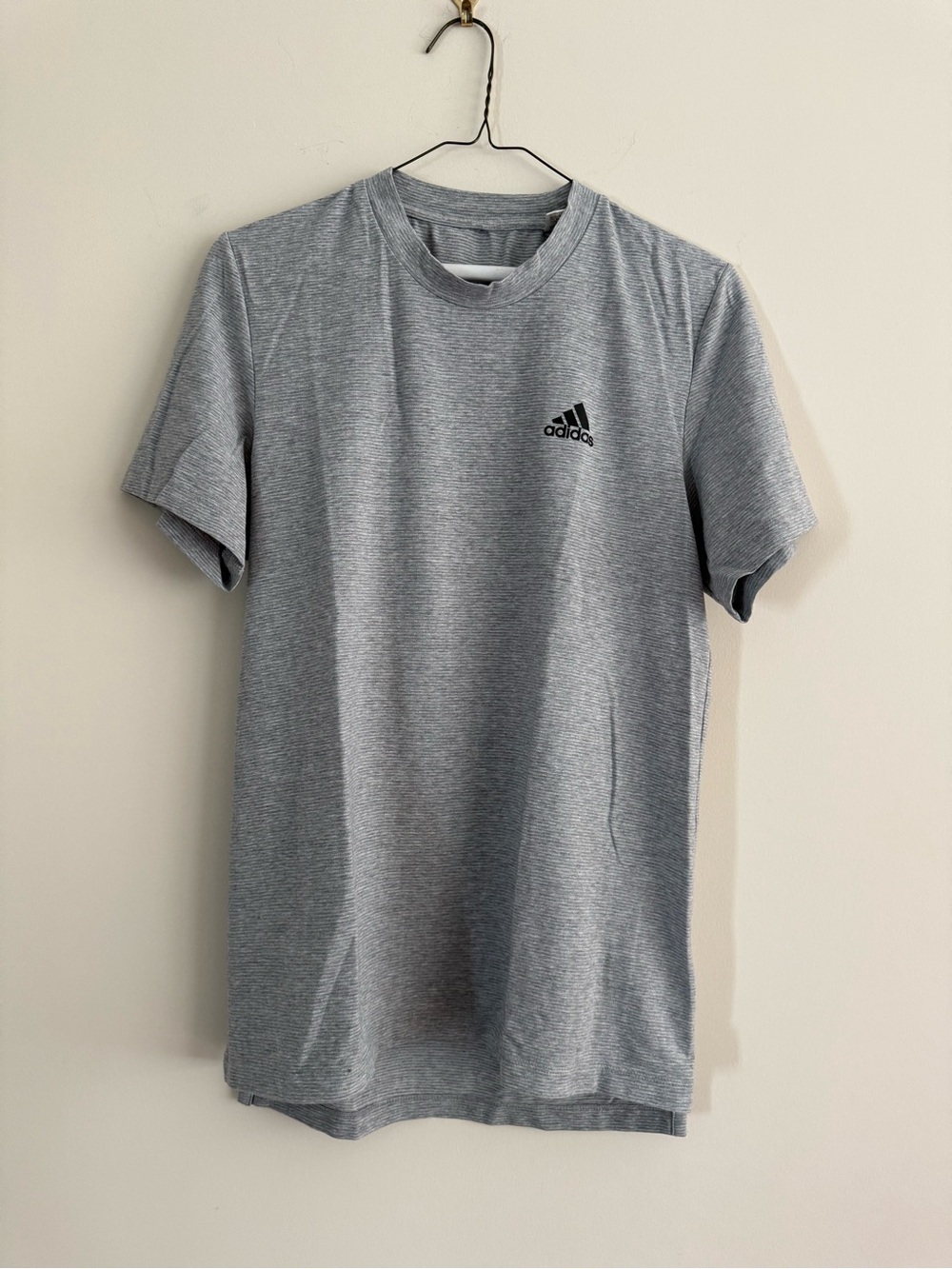 Adidas Men's Light Gray Athletic Short-Sleeve Tee. Size S. Excellent Condition.